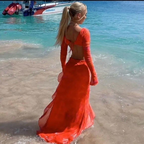 O-Cut out Dress - Picture 2 of 7